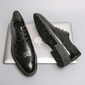 ZAKELIJKE MANNEN MADEMIDEN PROM Oxford Black 2024 Wedding Nieuwe Classic Boos kantoor leren schoenen
