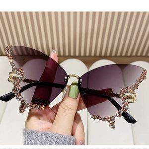 Lunettes de soleil sans cadre incrustées de diamants en forme de papillon pour les lunettes de soleil à la mode des femmes