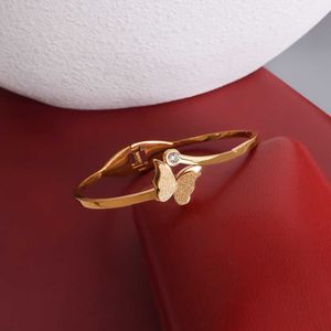 Papillon printemps titane acier Bracelet manchette Ins mode 2021 créateur de bijoux papillon forme bracelet pour les femmes mignon cadeau Q0719