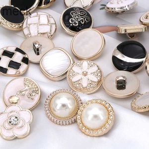 Pinces à cheveux à boutons Barrettes 10pcs Jolis boutons de placage Boutons en résine de luxe Manteau Coupe-vent Chandail Accessoires Différents styles Fournitures de couture bricolage