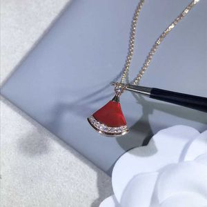 Buu ketting dure ontwerpbetrokkenheid ketting kwaliteit fanshaped voor vrouwen met handgemaakte diamantrode chalcedony klein met originele logo -box