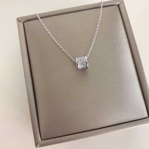 Collier Buu Exquis et collier compact Nouveau simple simple Small pour les femmes avec un design unique avec un collier d'origine xlxr