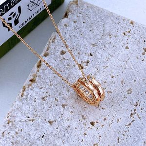 BUU ketting ontspannen leven Nieuwe mode luxe drievoudige ring Volledige diamant slang hanger ketting met originele ketting sfd9