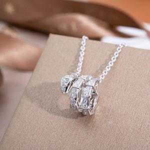 Collier Buu Relaxed Life Sterling Silver Snake Full Diamond Luxury Style Pendant petite personnalité Fille avec collier d'origine mtnh