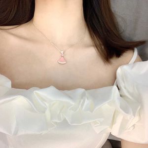 Colliers Buu Collier de design rayonnant Collier de ventilateur rose sophistiqué Collier Fan Collarbone Chain Gift With Original Gift Box