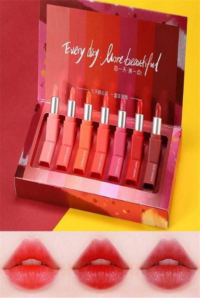 Compre un 6 lápiz labial 7 MAKEP Color Lipstick Lip Gloss Lip Stick Beauty Lips Makeup Longing Lipstick Set 7 Days Gift6516021