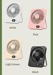Door zee verzending F10 Mini oplaadbare ventilatorlaading Cool Desktop Fan met LED -display kan in 4 kleuren worden opgehangen