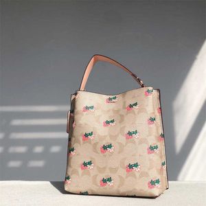 C-bag Diseñadores de estampado de fresa Bolso Bolso de diseñador marrón Totes de cuero Bolsos de hombro Tote Moda para mujer Monedero Crossbody 230207