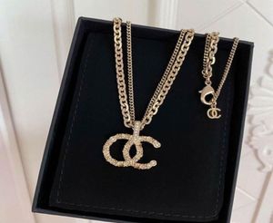 C Familie zwevende gebarnde letter ketting verguld met 18k gouden xiaoxiang dubbele laag ketting xianggrandma sleutelbeen ketting kan E9503313 zijn