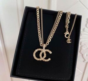 C Familie zwevende gebarnde letter ketting verguld met 18K gouden xiaoxiang dubbele laag ketting xianggrandma sleutelbeenketen kan e1554072 zijn