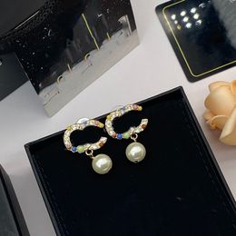 Pendiente con letra C, pendiente con pasador de diseñador de lujo, joyería CCity para mujer, pendientes dorados con perlas de cristal y Metal, joyería para mujer, regalo orecchini 4567457