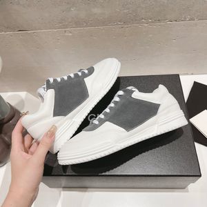 C Nouveau Designer Marque Chaussures Modèle Casual Sports Blanc Confortable Mode Hauteur Augmentation Chaussures h Femmes Daim Bout Rond Baskets Épaisses 35-41