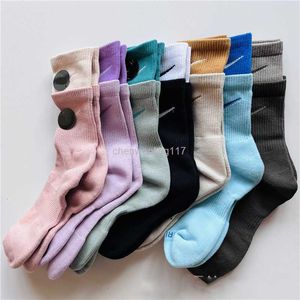 C9O5 Calcetines para hombre Diseñador Tecnología Color Empalme Mujer Transpirable y absorbente de sudor Pareja N Imprimir