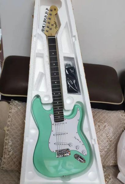 Câbles de haute qualité Surfing Green Custom Body 6 String Maple Rosewood Stratocaster Electric Guitar 22 Fret SSS Special Prix Package