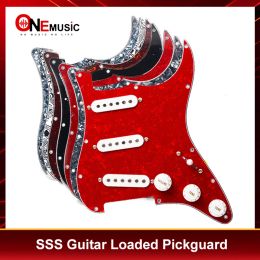 Câbles Pickguard Multi Color Guitar Pickguard et White SSS Assemblage de la plaque à gratter préwirée chargée