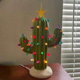 Cactus Kerstboom Hars Verwijderbare LED-verlichting Gloeiende beeldjes Kerstdecoratie Miniaturen Kamer Home Decor Standbeeld 240326