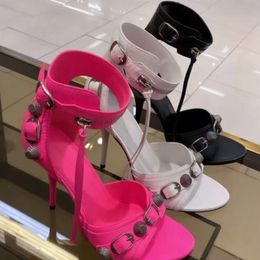 Cagole Zwart leer Stiletto sandalen kwastjes bezaaid gesp verfraaid schoenen rits Afgeronde tenen naaldhak luxe ontwerpers schoen voor dames fabrieksschoeisel