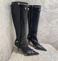 Cagole en cuir d'agneau bottes hautes boucle à clous chaussures zippées latérales embellies bout pointu talon aiguille botte haute créateurs de luxe chaussure pour femmes usine