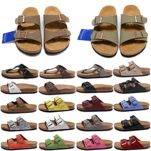 Slippers de tapa diseñadora Bostons Sandalias Summer Summer para hombres Toboganes Tobogados de cuero de gamuza Flip Flip Flip Casual Beach Zapatos Tamaño 35-46