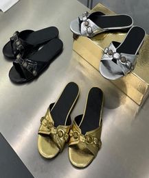 Cagole sandaal slippers cagole sandalen in zwarte arena lambskine catwalk modellen modieuze metalen slipper modebloggers en celebr5053351