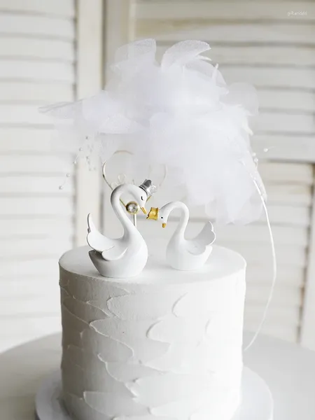 Outils de décoration de gâteaux, magnifiques décorations de mariage blanches WanS, ornement d'anniversaire de princesse pour fille, en Tulle, plumes de perles, fournitures de fête 1s