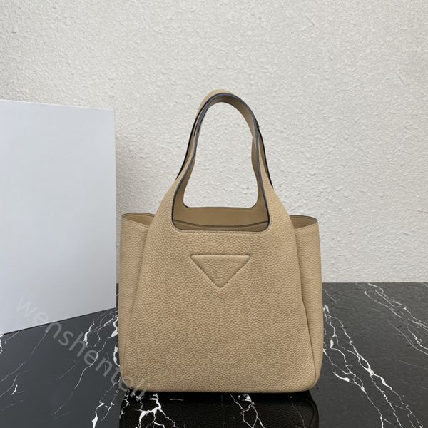 Minibolso de piel de becerro con un bolso estructurado clásico de diseño Prad Tote Bolsos pieza sofisticada versátil elegante lujo atemporal para tu look diario