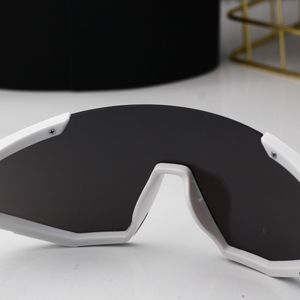 Calme pour femmes Lunes confiantes Nice Tide Radiation Frame Designer Sunglasses Bouclier Blanc Designer Visor Red Stripe Mens Femmes Cycling Eyewear Men Fashion