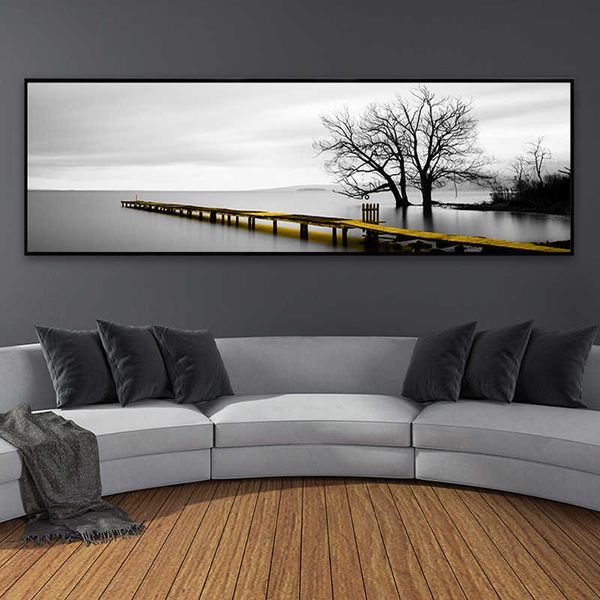 Calm Lake Surface Long Bridge Tree Scene Pinturas en lienzo en blanco y negro Impresión de carteles Arte de la pared Imágenes Sala de estar Decoración para el hogar 210705