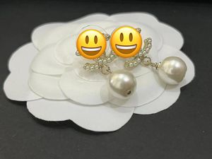 Channel Pearl Diamond Dangle Pendientes para mujeres amantes de la boda de la fiesta Joyería de diseñador de moda con bolsas de franjas