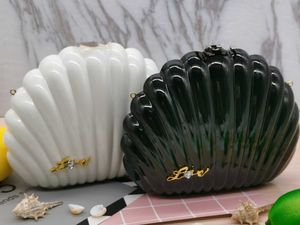 Forme de coquille Cameo Sac de soirée étui à bandoulière motif classique Sac femme blanc noir 2 couleurs sac acrylique de maquillage Style coquille Cameo livré avec boîte-cadeau Luxurybags886