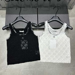 Camisoles Tanks Designer High Quality of Original Standard Minimaliste et élégant Design de relève en U, gilet en tricot sans manches avec sangle d'été 6CNW