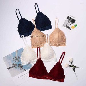 Camisoles Tanks Estilo delgado Francés Bralette Lace Wireless Triangle Cup Women Lingerie Soft Bra Stringless Awear Profunda V chicas