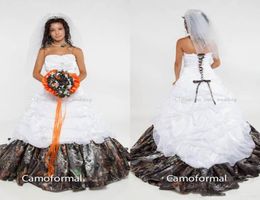 Robes de mariée de la robe de bal camo 2018 Appliques sans bretelles Satin Corset Lace Up Up Camouflage Robes de mariage Bridal Forest Sweep Tra8422426