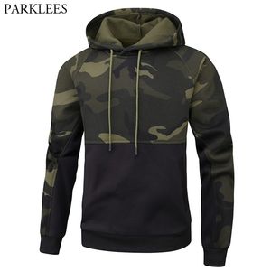 Hombres de camuflaje Sudadera con capucha Patchwork Plus Velvet Sudaderas con capucha para hombre Moda Casual Sudadera con capucha suelta Hombres con bolsillo Ropa de hombre 2XL 210524