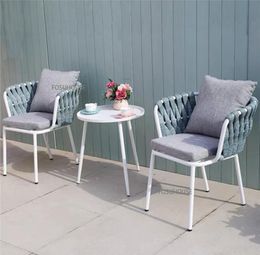 Kampmeubilair Noordse ontwerper Rattan Outdoor Chair voor Courtyard Backlest Beachstoelen Waterdichte vrijetijdstafel en pak