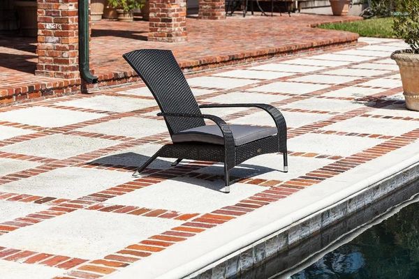 Camp de meubles de meubles Patio chaise en osier tous météo-poids léger coussin extérieur gris de style adirondack durable inclus - noir