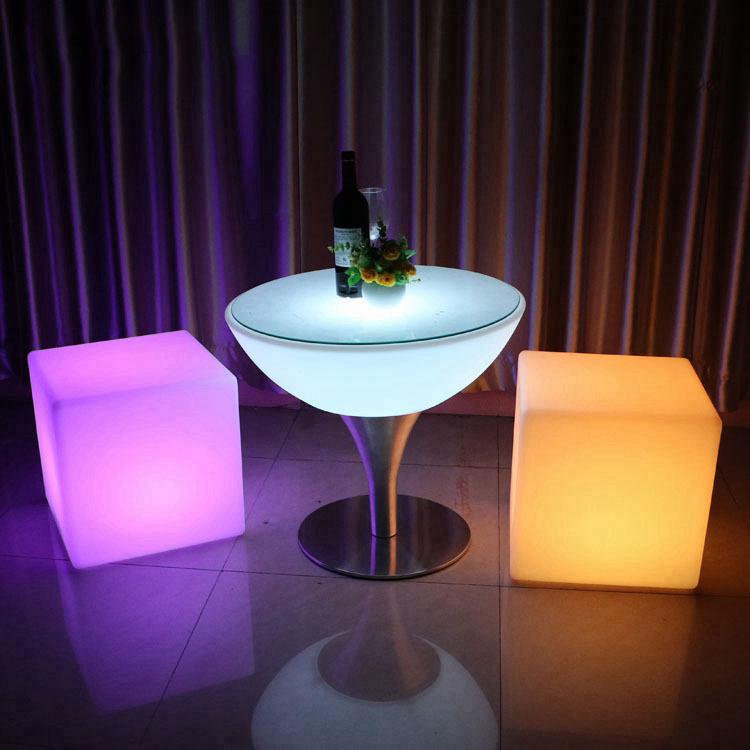 Vendita di mobili da campo Cubo di illuminazione Sgabello da bar creativo Telecomando 7 luci colorate Scatola di ricarica USB Solo sgabello da bar