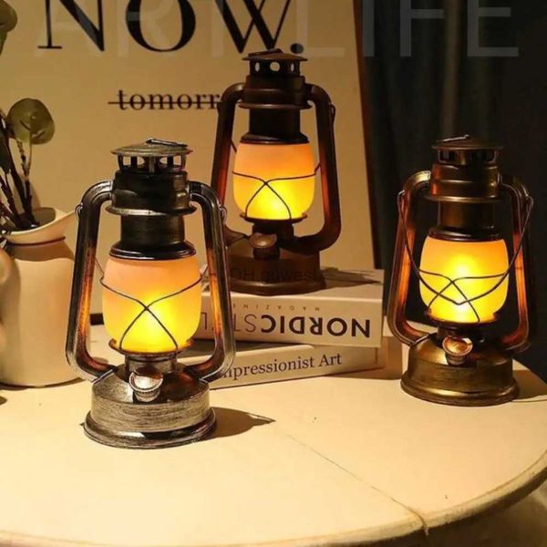 Camping Lantern Retro Retro Camping Lanterns Portable Vintage suspendu Batterie LED Flame chaude Lumière Nature Randonnée pour la tente de pêche Équipement de camping YQ240124