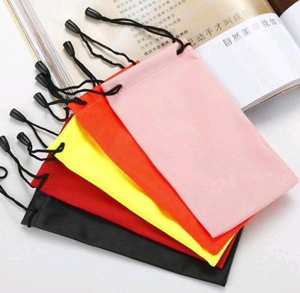 Peut imprimer le logo 10pcs Sachets pour les lunettes de soleil accessoires de lunettes mp3 Poucs de tissu doux Poux d'optique Bag 18x9cm4647273