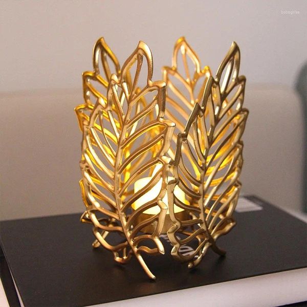 Soportes de velas 1 PC Hollow Gold Leaf Wall Monte Porto de escritorio Metal Stand Stand Spits Stick