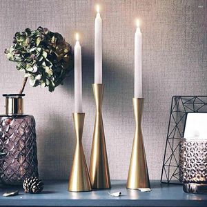 Candlers transporteurs d'Europe Metal Decorative Holder Simple Golden Candlestick Mariage Décoration Home Decor