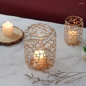 Candle Holders European Metal Three-Wire Lantern Holder Creative Vintage Candlestick Wedding Props Openwork Iron Ornaments