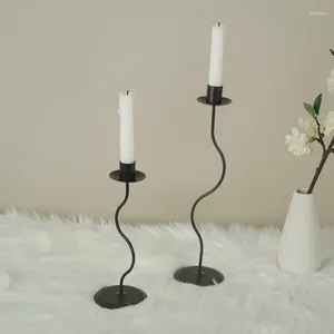 Candelabros Europeo Simple Metal Negro Curvo Titular Creativo Retro Hierro Forjado Habitación Decoración del Hogar Escritorio Stick Stand