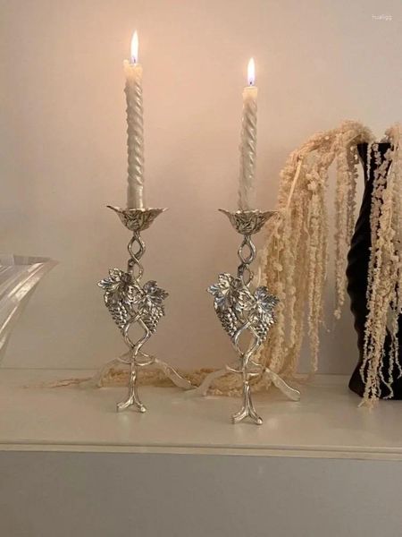 Candelabros de uva de estilo europeo hechos en casa, adornos de Metal, pie alto Retro francés con un soporte de sensación de alta gama