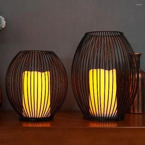 Candlers en fer Solder Candlestick avec lumières LED Black Metal Hollow Bird Cage Lantern Romantic Home Decoration Ornements