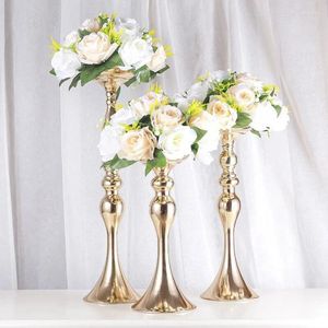 Kaarsenhouders Noordse ijzeren kandelaar Creative Simple Gold Flower Vase Bruiloft Romantische basistafel Decoratie Europees cadeau