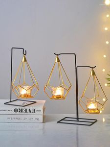 Candlers Nordic Metal Candlestick Iron Art Ornements romantiques Holder Light Luxury Coffre Shop Home Decoration Gift