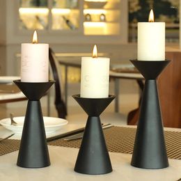Candlers Retro Black Fer Bandlestick Candlelight Holder Stand Vintage Candelabra pour Noël Party Party Dinning Table Decor
