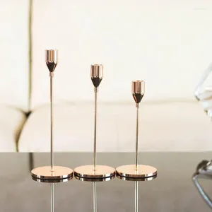 Bandlers Simple Modern Style Candlestick Metal Gold Fer pour le dîner de mariage Décoration de Noël Candelabra GZT005