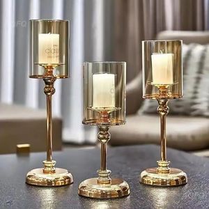Bougeoirs Bougeoirs dorés Vintage décoration de la maison pour candélabres de mariage bougeoir en cristal de luxe classique bougeoir en métal 231215